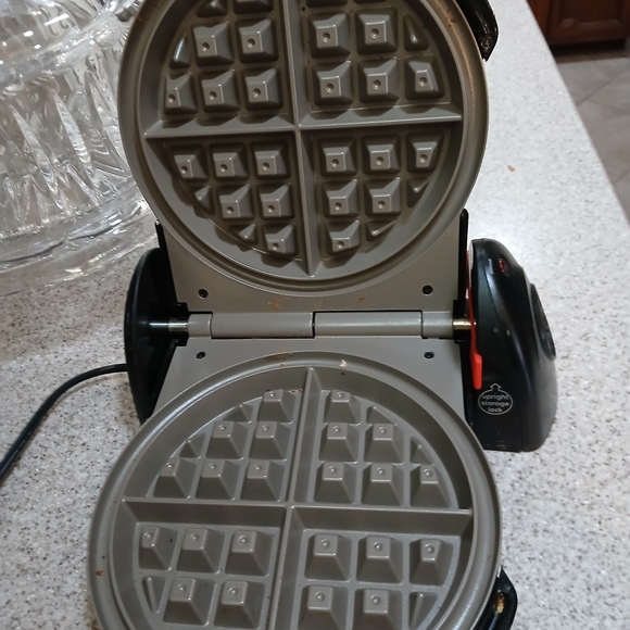 Non-Stick Black Waffle Maker - Picture 2 of 4